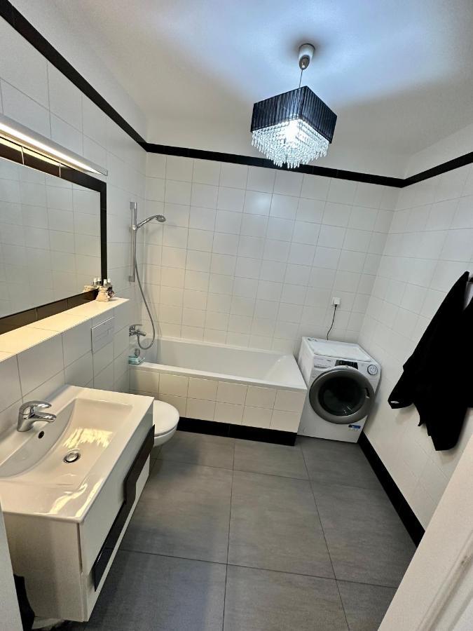 Browar Lubicz- 5Min Walk To The Old Town, Garage Apartment Krakow Exterior photo
